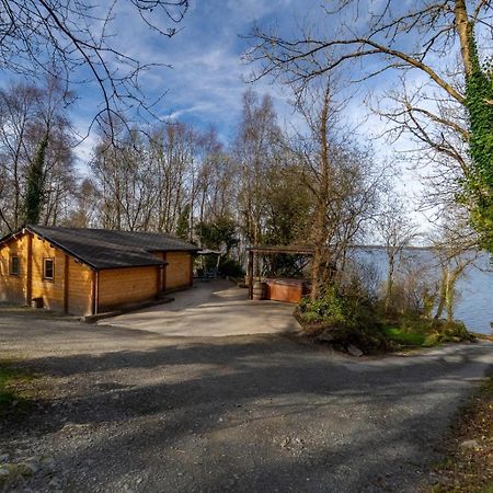 Stunning Log Cabin On The Lake Portroe Dış mekan fotoğraf